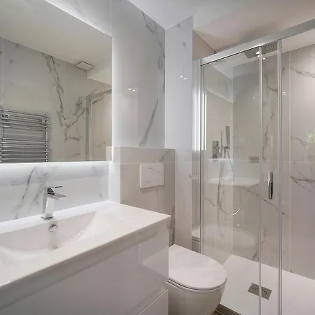 Apartment Modern 3br With Patio, Walk To And Croisette Cannes