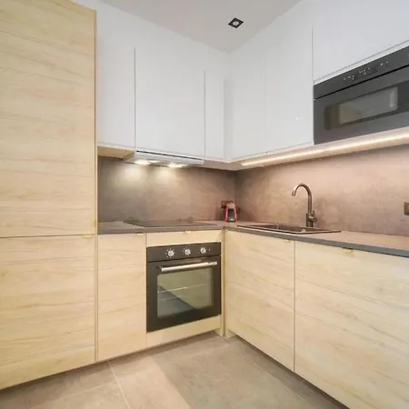 Modern 3br With Patio, Walk To And Croisette